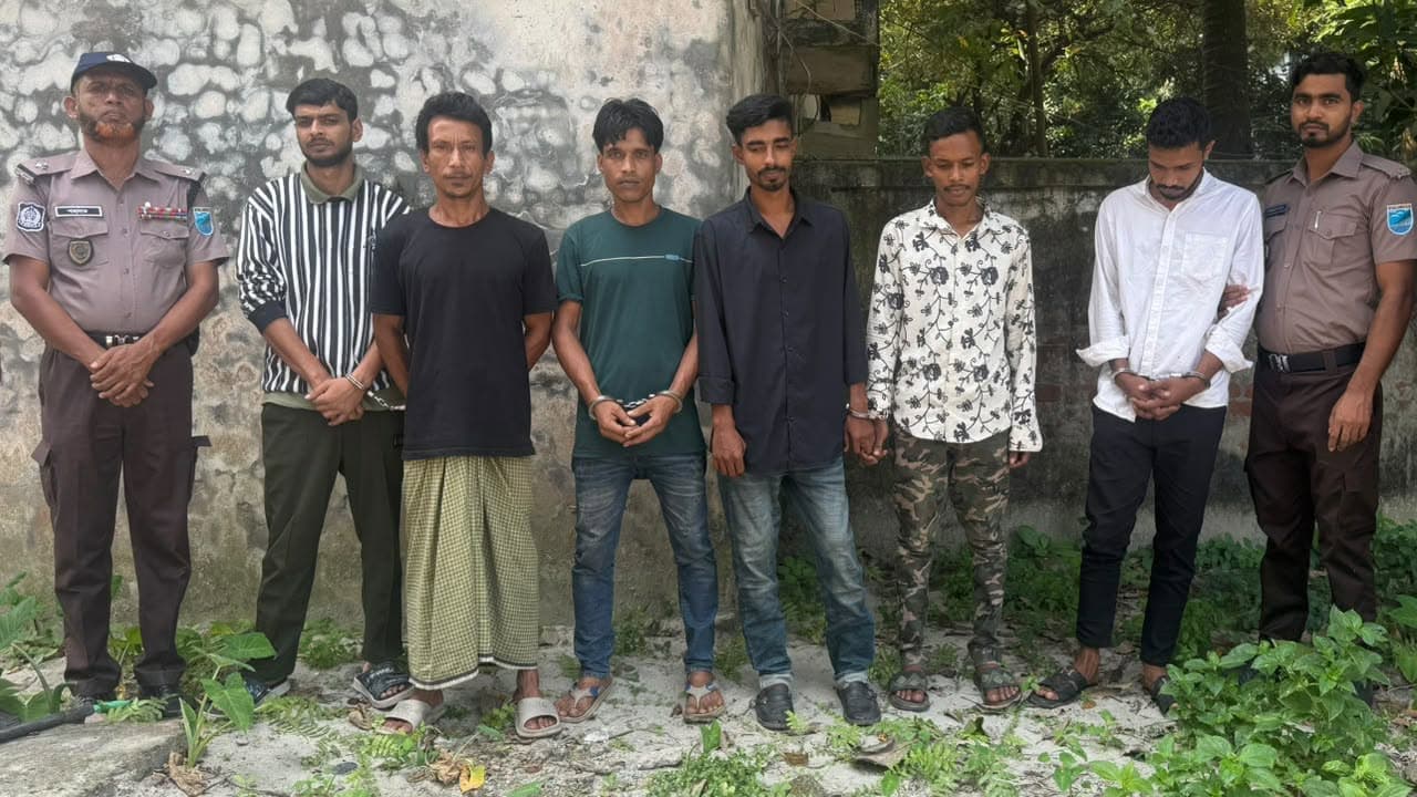 ‘হ্যালো ডিসি’তে অভিযোগ: ঢাকার ৪ উপজেলায় মাদকবিরোধী বিশেষ অভিযান ‘হ্যালো ডিসি’তে অভিযোগ: ঢাকার ৪ উপজেলায় মাদকবিরোধী বিশেষ অভিযান