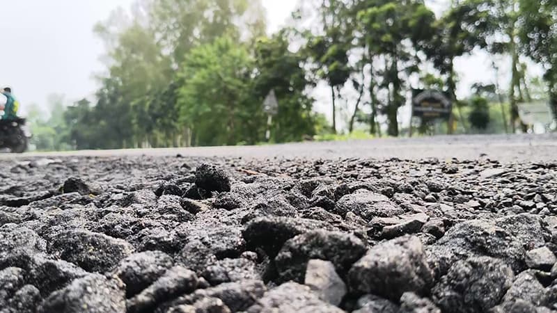 সংস্কারের ছয় মাসেই মহাসড়কে ১০ কিলোমিটার ধস, দায় কার? সংস্কারের ছয় মাসেই মহাসড়কে ১০ কিলোমিটার ধস, দায় কার?