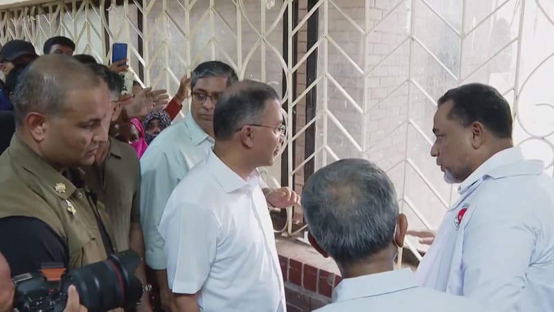 সাড়ে চার ঘণ্টায় ১৩ স্পট পরিদর্শন প্রধানমন্ত্রীর সাড়ে চার ঘণ্টায় ১৩ স্পট পরিদর্শন প্রধানমন্ত্রীর