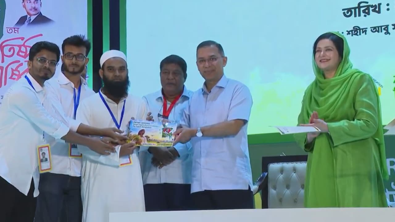 মানুষের পাশে দাঁড়ানোর লক্ষ্য কেউ বাধাগ্রস্ত করতে পারবে না: প্রধানমন্ত্রী মানুষের পাশে দাঁড়ানোর লক্ষ্য কেউ বাধাগ্রস্ত করতে পারবে না: প্রধানমন্ত্রী