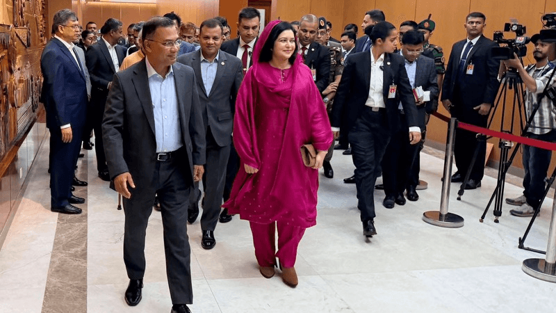 জাপানের উদ্দেশে ঢাকা ছাড়লেন প্রধানমন্ত্রী জাপানের উদ্দেশে ঢাকা ছাড়লেন প্রধানমন্ত্রী