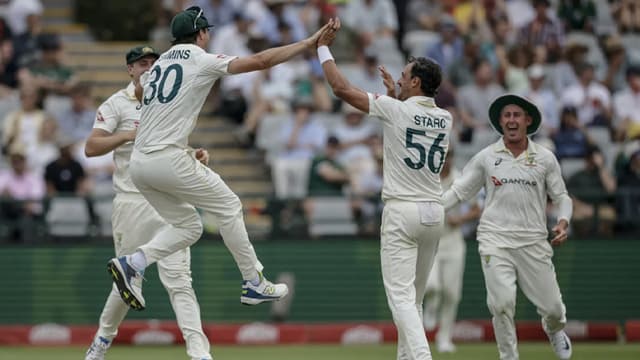 দিনের শেষ ভাগে স্টার্কের তাণ্ডব, চাপে দক্ষিণ আফ্রিকা দিনের শেষ ভাগে স্টার্কের তাণ্ডব, চাপে দক্ষিণ আফ্রিকা