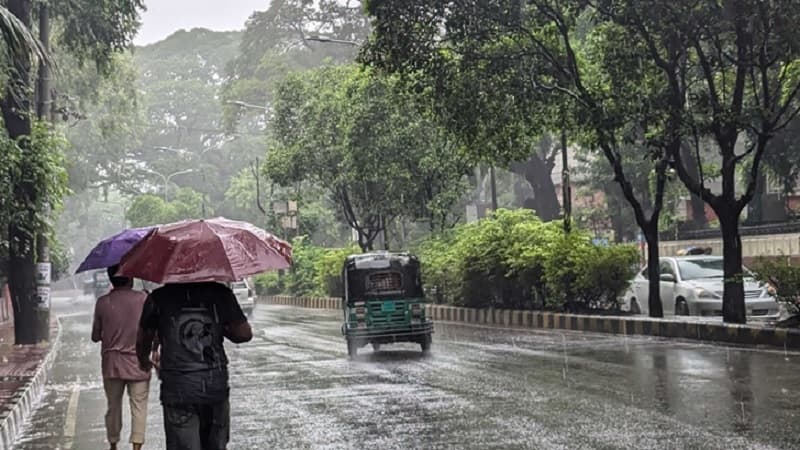 ছুটির দিনের সকালে বৃষ্টিতে ভিজল রাজধানী, ৫ দিন যেমন থাকবে আবহাওয়া ছুটির দিনের সকালে বৃষ্টিতে ভিজল রাজধানী, ৫ দিন যেমন থাকবে আবহাওয়া