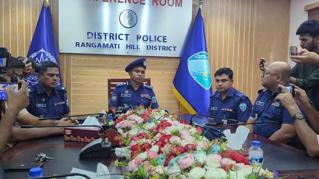 ২ ঘণ্টা গুলি বিনিময়ের পর উজোবাজারের পরিস্থিতি নিয়ন্ত্রণে: পুলিশ সুপার ২ ঘণ্টা গুলি বিনিময়ের পর উজোবাজারের পরিস্থিতি নিয়ন্ত্রণে: পুলিশ সুপার