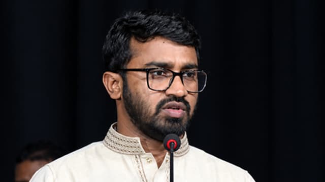 একটি দলের প্রধান নেতা প্রকাশ্যে এমন চুমু দেয়ার সংস্কৃতি চালু করেছেন: রাশেদ খাঁন একটি দলের প্রধান নেতা প্রকাশ্যে এমন চুমু দেয়ার সংস্কৃতি চালু করেছেন: রাশেদ খাঁন