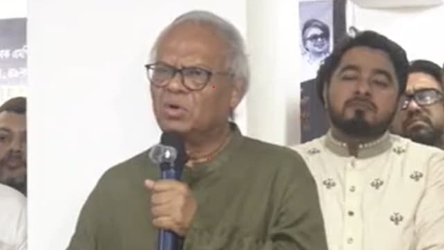 ফায়দা লুটতে গিয়ে বারবার হোঁচট খায় জামায়াত: রিজভী ফায়দা লুটতে গিয়ে বারবার হোঁচট খায় জামায়াত: রিজভী