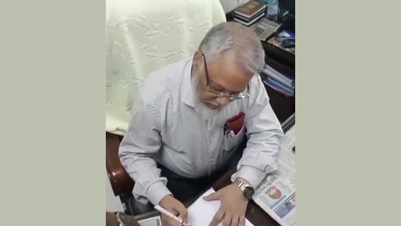 উপাচার্যকে পদত্যাগে বাধ্য করার ঘটনায় আরও ২ জন গ্রেফতার উপাচার্যকে পদত্যাগে বাধ্য করার ঘটনায় আরও ২ জন গ্রেফতার