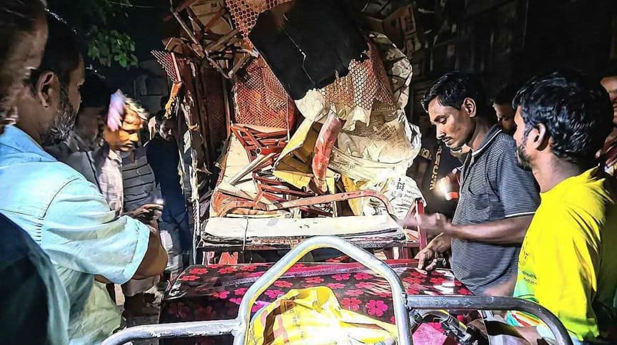 কুড়িগ্রামে অটোরিকশায় ঢাকাগামী বাসের ধাক্কা, শিশুর মৃত্যু কুড়িগ্রামে অটোরিকশায় ঢাকাগামী বাসের ধাক্কা, শিশুর মৃত্যু