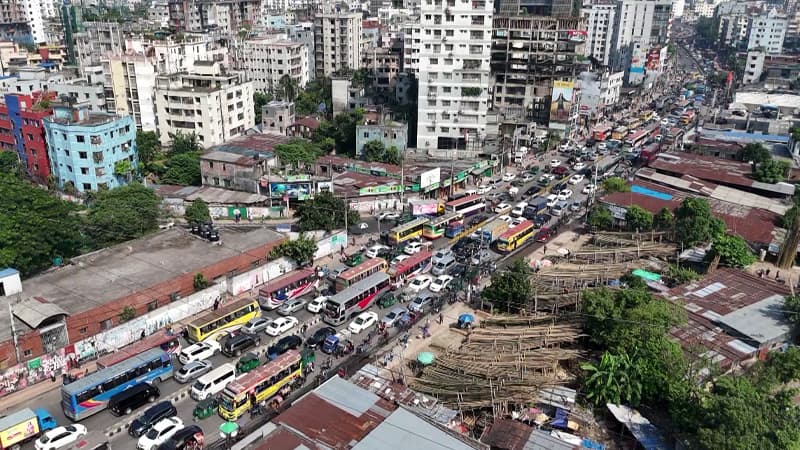 বাস রুট রেশনালাইজেশনে নতুন উদ্যোগ, এবার কি শৃঙ্খলা ফিরবে ঢাকার সড়কে? বাস রুট রেশনালাইজেশনে নতুন উদ্যোগ, এবার কি শৃঙ্খলা ফিরবে ঢাকার সড়কে?