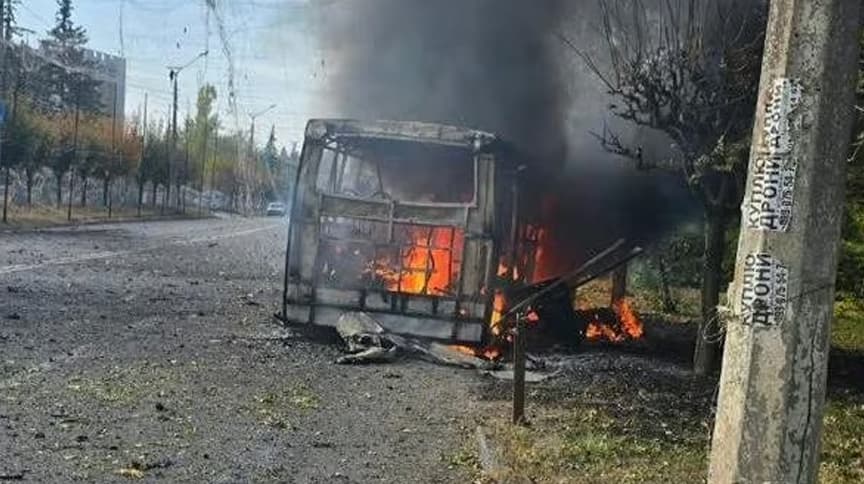 ইউক্রেনে দুই বাসে রাশিয়ার গ্লাইড বোমা হামলা, নিহত ৩৩ ইউক্রেনে দুই বাসে রাশিয়ার গ্লাইড বোমা হামলা, নিহত ৩৩