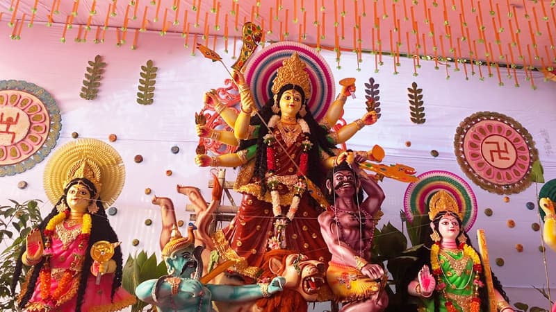 বছরজুড়ে পাড়া থেকে জমানো মুষ্টির চালে দুর্গাপূজার আয়োজন, চান স্থায়ী ভবন বছরজুড়ে পাড়া থেকে জমানো মুষ্টির চালে দুর্গাপূজার আয়োজন, চান স্থায়ী ভবন