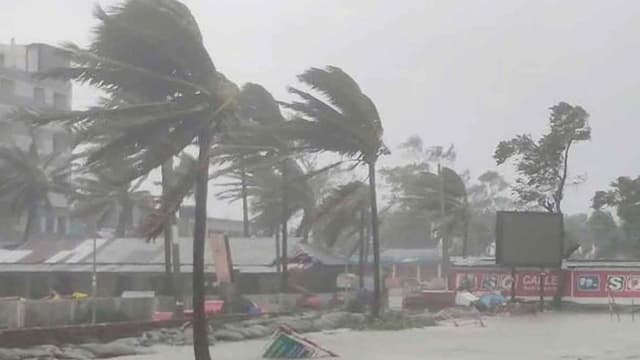 সকাল ৯টার মধ্যে ৬ জেলায় ৬০ কিমি বেগে ঝড়ের আভাস সকাল ৯টার মধ্যে ৬ জেলায় ৬০ কিমি বেগে ঝড়ের আভাস