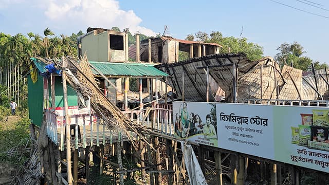 টুপটুপ রিসোর্টে আগুনের ঘটনায় পুলিশের মামলা, সহকারী ম্যানেজার গ্রেফতার টুপটুপ রিসোর্টে আগুনের ঘটনায় পুলিশের মামলা, সহকারী ম্যানেজার গ্রেফতার