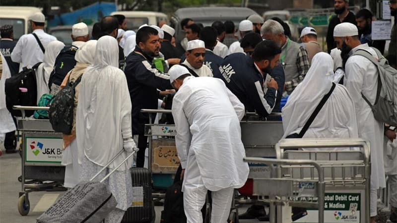 সৌদি আরবে আটকে পড়েছে ৪ হাজার ভারতীয় ওমরাহ যাত্রী সৌদি আরবে আটকে পড়েছে ৪ হাজার ভারতীয় ওমরাহ যাত্রী