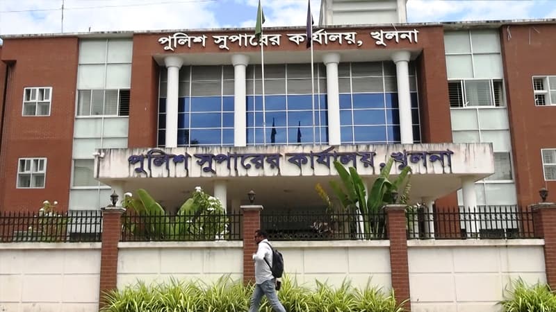 অভিযান শেষে বাসায় ফেরার পথে পুলিশ কর্মকর্তাকে কুপিয়ে জখম অভিযান শেষে বাসায় ফেরার পথে পুলিশ কর্মকর্তাকে কুপিয়ে জখম
