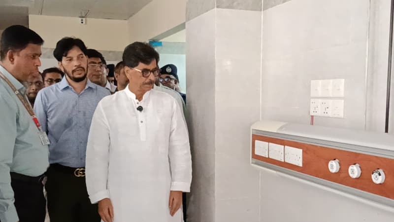কুমিল্লা মেডিকেল কলেজে শয্যা হবে এক হাজার: কৃষিমন্ত্রী কুমিল্লা মেডিকেল কলেজে শয্যা হবে এক হাজার: কৃষিমন্ত্রী