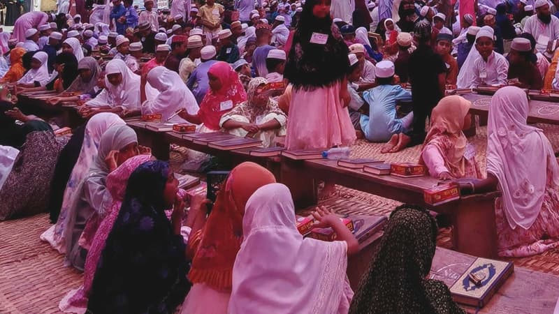 মক্তবে পড়া বরিশালের ১১'শ শিক্ষার্থী পেল কোরআন মক্তবে পড়া বরিশালের ১১'শ শিক্ষার্থী পেল কোরআন