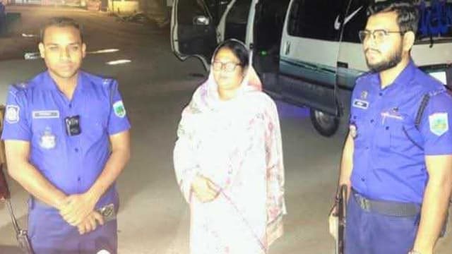 সীমান্ত দিয়ে ভারত যাওয়ার সময় যুব মহিলা লীগ নেত্রী আটক সীমান্ত দিয়ে ভারত যাওয়ার সময় যুব মহিলা লীগ নেত্রী আটক