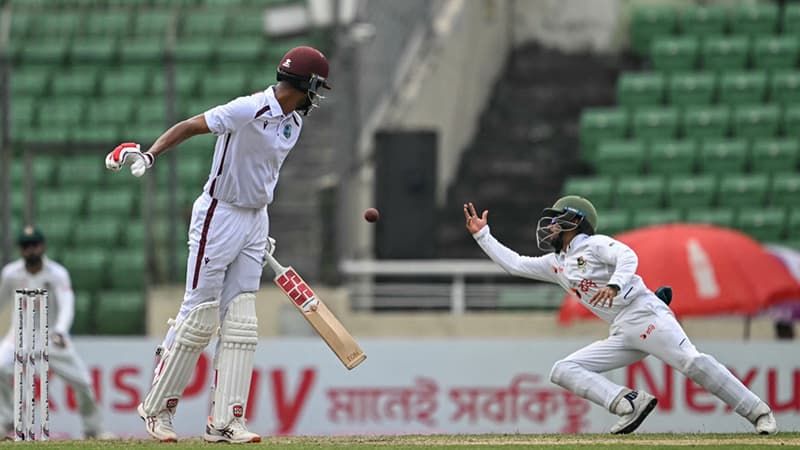 চোটে পড়া মুমিনুল দ্বিতীয় টেস্টে খেলতে পারবেন? চোটে পড়া মুমিনুল দ্বিতীয় টেস্টে খেলতে পারবেন?