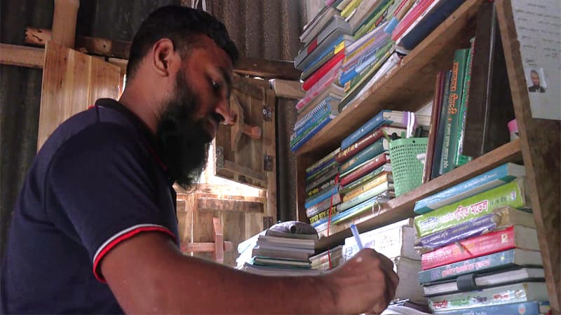 শ্রমিকের কাজ আর মানুষের সাহায্যে পড়াশোনা, মাখন আজ বিসিএস ক্যাডার শ্রমিকের কাজ আর মানুষের সাহায্যে পড়াশোনা, মাখন আজ বিসিএস ক্যাডার
