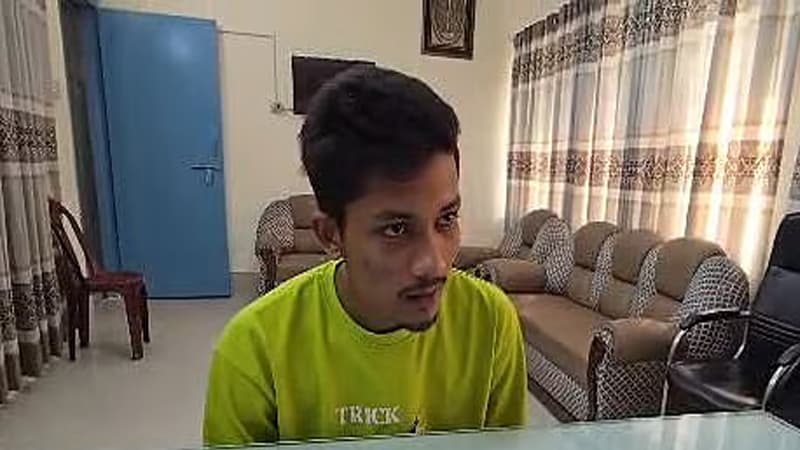 ফেসবুকে নারী সেজে ইতালি প্রবাসীকে ‘বিয়ে’, ৪ মাস পর জানলেন ‘স্ত্রী’ আসলে পুরুষ ফেসবুকে নারী সেজে ইতালি প্রবাসীকে ‘বিয়ে’, ৪ মাস পর জানলেন ‘স্ত্রী’ আসলে পুরুষ