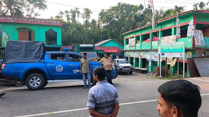 রাজাপুরে পাল্টাপাল্টি মানববন্ধন ঘিরে ১৪৪ ধারা জারি রাজাপুরে পাল্টাপাল্টি মানববন্ধন ঘিরে ১৪৪ ধারা জারি