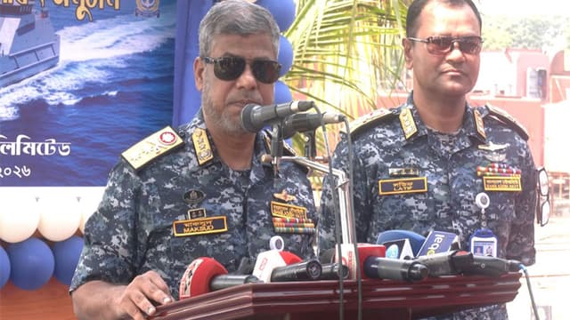 সেনা ও ভারী সরঞ্জাম পরিবহনে সক্ষমতা বাড়াবে এলসিটি : সহকারী নৌবাহিনী প্রধান সেনা ও ভারী সরঞ্জাম পরিবহনে সক্ষমতা বাড়াবে এলসিটি : সহকারী নৌবাহিনী প্রধান