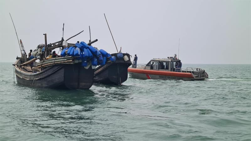 শান্ত সাগরে ফের দস্যু আতঙ্ক, সতর্ক কোস্টগার্ড শান্ত সাগরে ফের দস্যু আতঙ্ক, সতর্ক কোস্টগার্ড