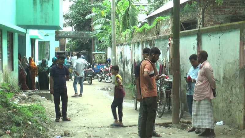 গাইবান্ধায় হাঁসুয়ার কোপে বৃদ্ধ নিহত গাইবান্ধায় হাঁসুয়ার কোপে বৃদ্ধ নিহত