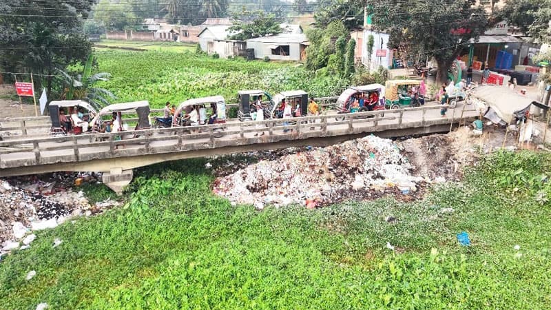 অস্তিত্বসংকটে ময়মনসিংহের চুরখাই খাল, প্রাণ ফেরানোর দাবি অস্তিত্বসংকটে ময়মনসিংহের চুরখাই খাল, প্রাণ ফেরানোর দাবি