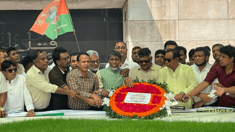 জিয়াউর রহমানের সমাধিতে শ্রদ্ধা ও বৃক্ষরোপণ জিয়াউর রহমানের সমাধিতে শ্রদ্ধা ও বৃক্ষরোপণ
