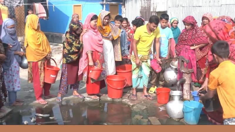 লবণাক্ত পানির ব্যবহারে স্বাস্থ্যঝুঁকিতে উপকূলের মানুষ লবণাক্ত পানির ব্যবহারে স্বাস্থ্যঝুঁকিতে উপকূলের মানুষ