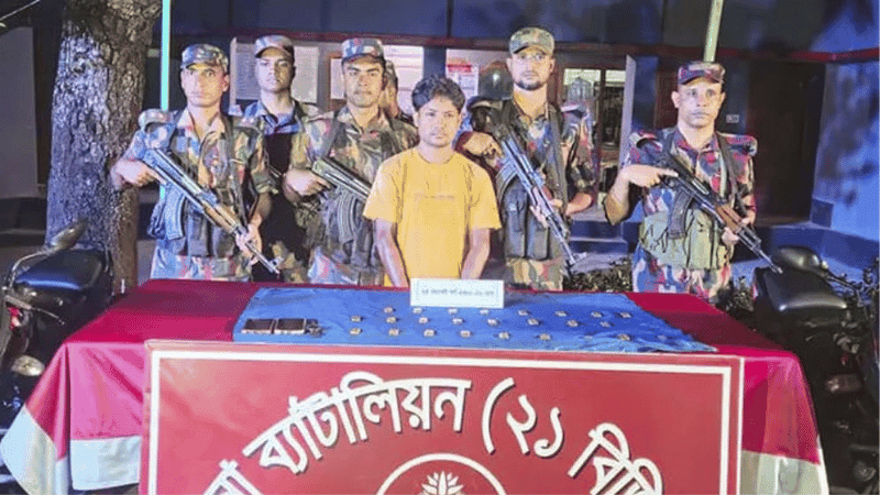 যশোর সীমান্তে ২৬ স্বর্ণের বারসহ পাচারকারী আটক যশোর সীমান্তে ২৬ স্বর্ণের বারসহ পাচারকারী আটক